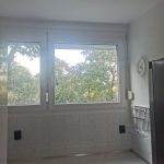 középen osztott ablak